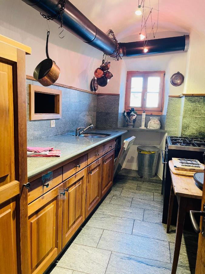 Apartamento Chasa Engadina Sent Habitación foto